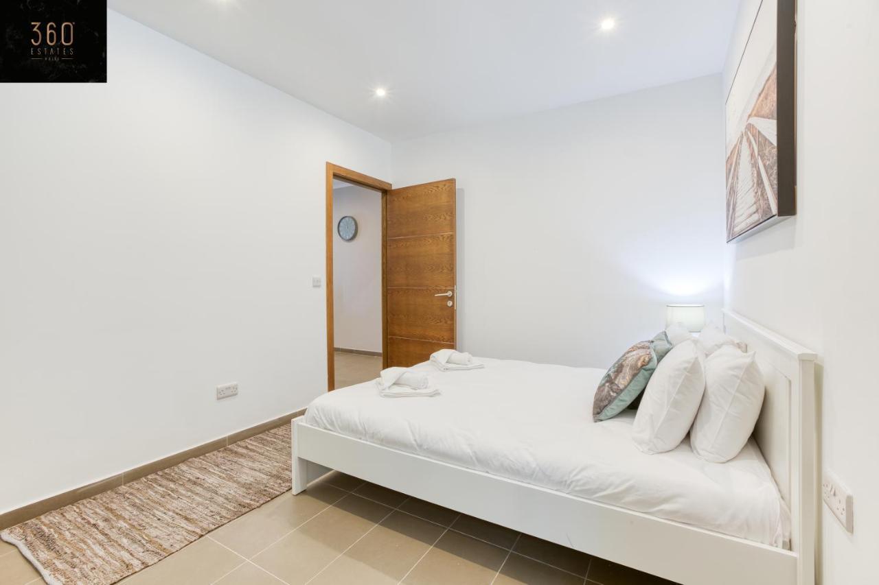 Gzira'S Seashore Stayaway Close To Manuel Island Exterior photo