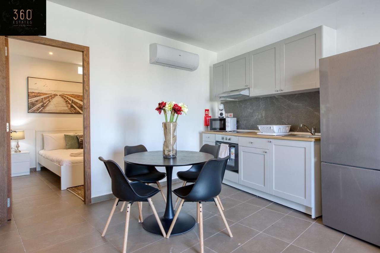 Gzira'S Seashore Stayaway Close To Manuel Island Exterior photo