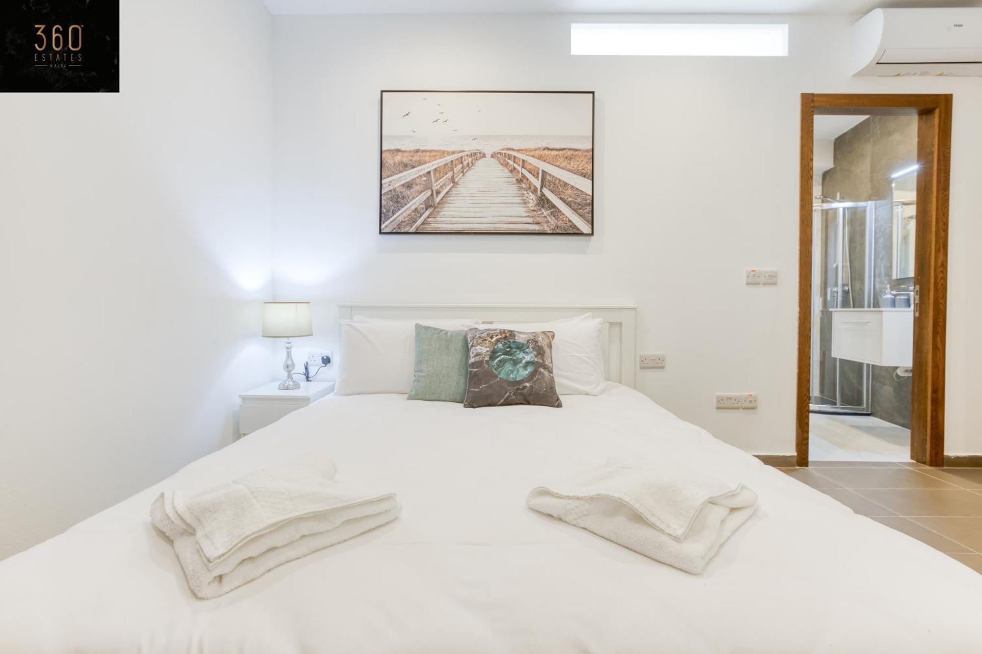 Gzira'S Seashore Stayaway Close To Manuel Island Exterior photo